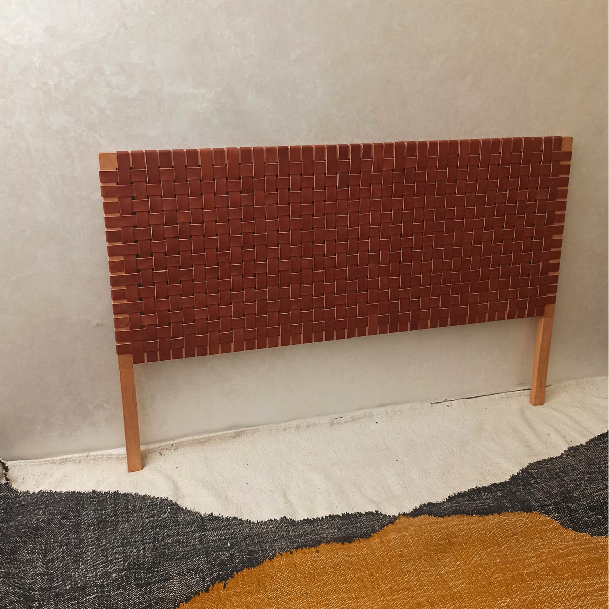 King leather headboard, a bespoke design from Artihandmade® for elegant spaces.